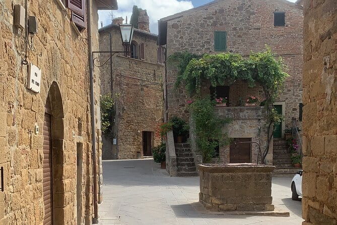 Full Day PRIVATE Guided Tour in Val D'Orcia Region - Monticchiello, a quiet medieval stop with lunch