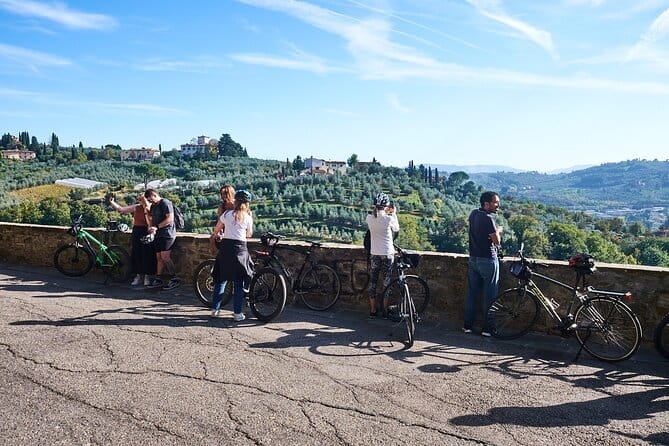 Full-Day Tuscany and Chianti Hills Bike Tour With Lunch at Farm - Passing through a small Chianti town