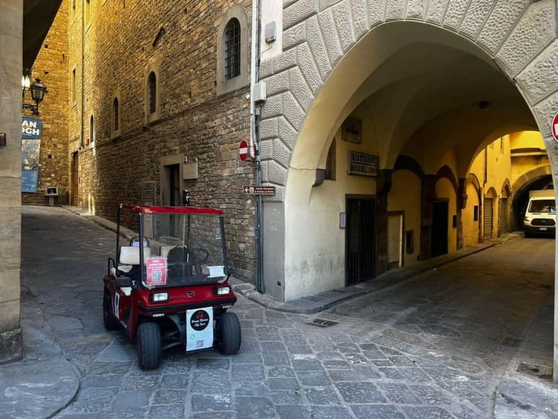 Golf Cart Firenze: Tour Guidato Esclusivo e Sostenibile - Palazzo Pitti and the route across the river