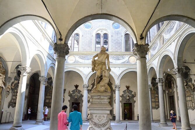 Guided Medici Tour Florence: Discover Mysteries & History - Starting near the Duomo on Via de’ Martelli