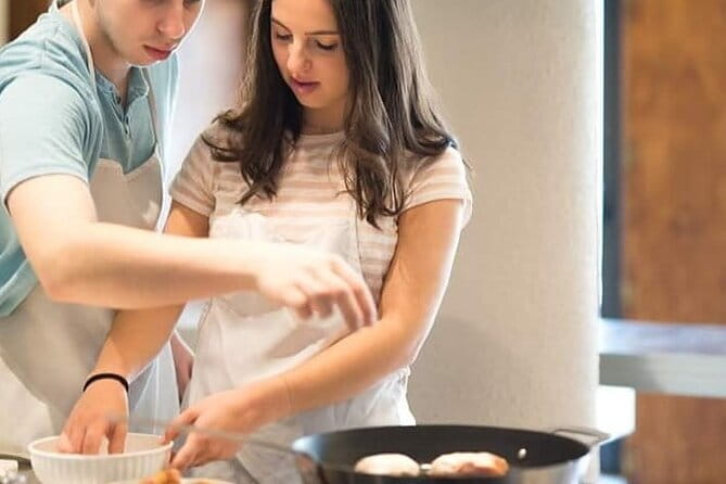 Hands on Deluxe Traditional 4-course dinner with fresh pasta - Why this four-course class is different