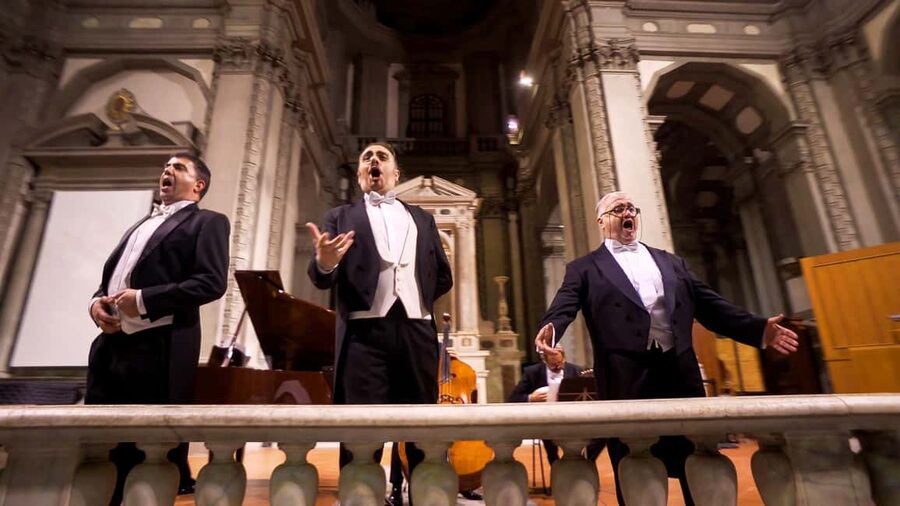 Heart of Florence: Dinner and Three Tenors Concert Ticket - Starting with dinner in Piazza della Signoria