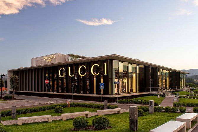 Hire a driver for The Mall Outlet - Limousine Service Florence - The one-hour ride from Florence