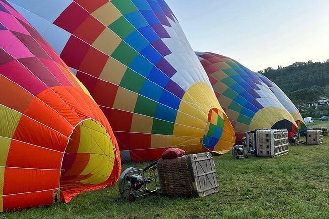 Hot Air Balloon ride in Tuscany countryside from Chianti - Watching the balloon come alive