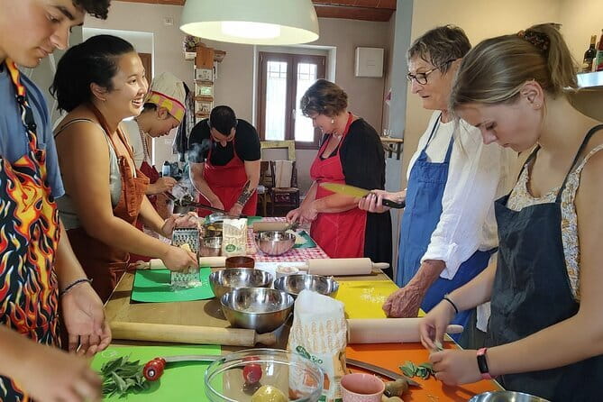 Intimate and authentic Pasta Lesson & Chianti wine. Free parking - Coffee first, then flour on the table