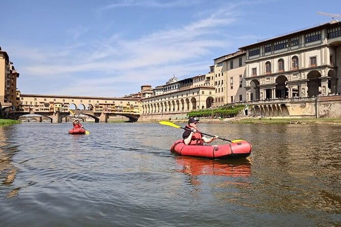 Kayaking on the Arno River in Florence under the Pontevecchio Arcade - Stop one: Ponte Vecchio from the river