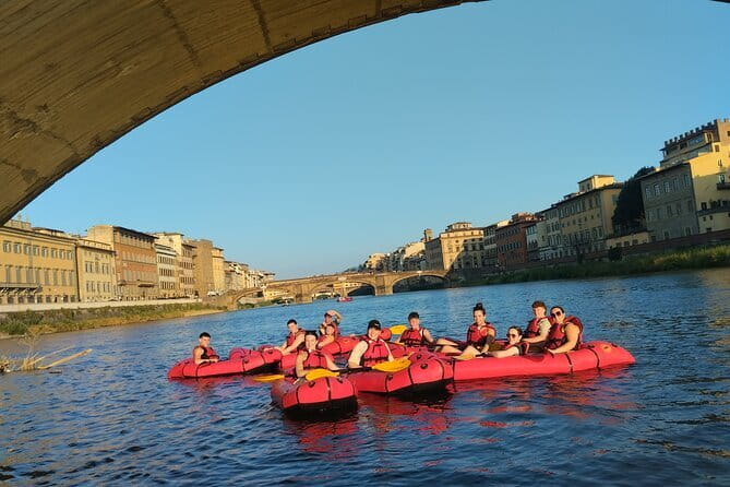 Kayaking on the Arno River in Florence under the Pontevecchio Arcade - Choosing your inflatable kayak