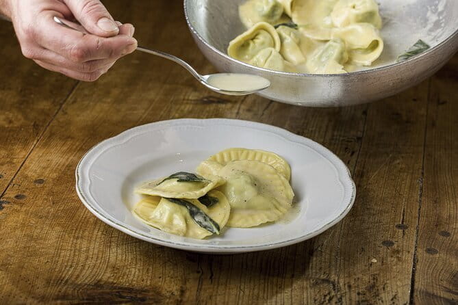 MaMa Florence Guided Market Tour and 4 Course-Pasta Cooking Class - From San Lorenzo Market to the MaMa Florence kitchen