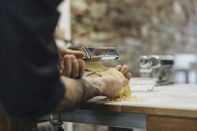 MaMa Florence Guided Market Tour and 4 Course-Pasta Cooking Class - What makes San Lorenzo Market worth your time