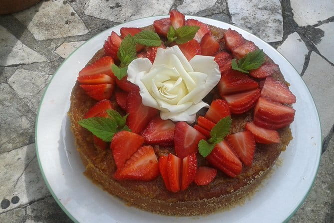 Market Tour & Traditional Tuscan cooking class in a garden - Lunch in the garden, with the cooking finished