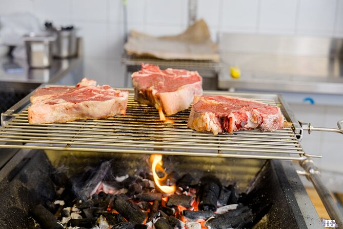 Master the Art of Florentine Steak: A Unique Cooking Experience! - Seasonal vegetables, salad, and cantuccini