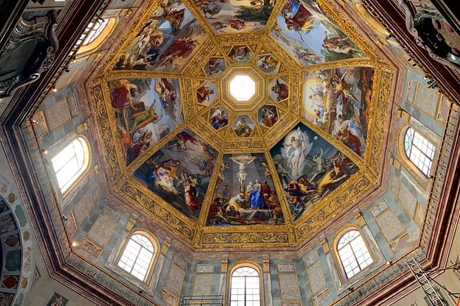 Medici Chapels Private Tour - Meeting at the Giovanni dalle Bande Nere statue