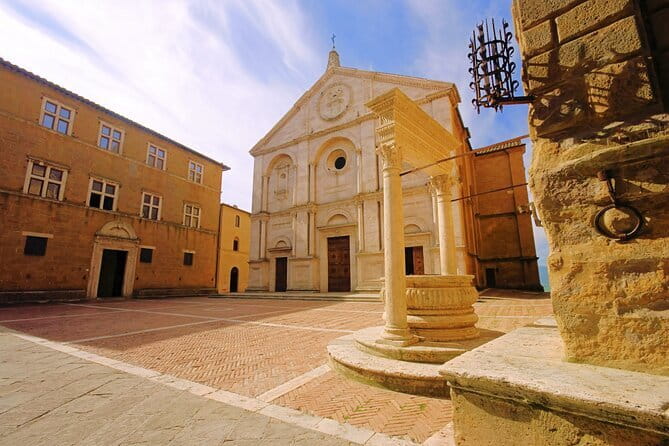 Medieval Tour in Monteriggioni and Val d'Orcia from Florence - What the optional wine tasting includes