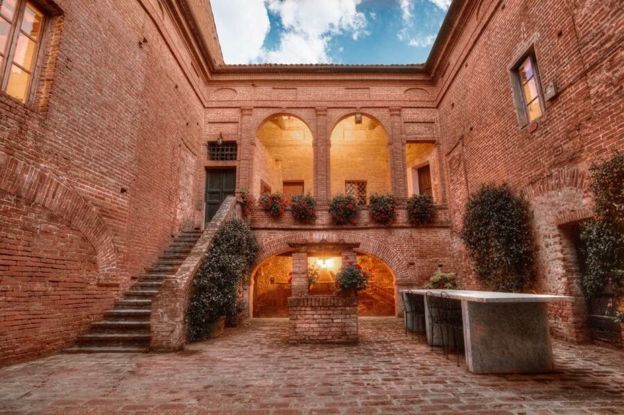Montalcino: Brunello Wine Tasting & Lunch in a Tuscan Castle - Three wines, from younger to older