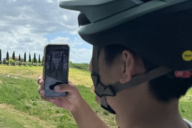 MONTALCINO Private E-Bike & Brunello Winery Experience - Guides who add more than directions