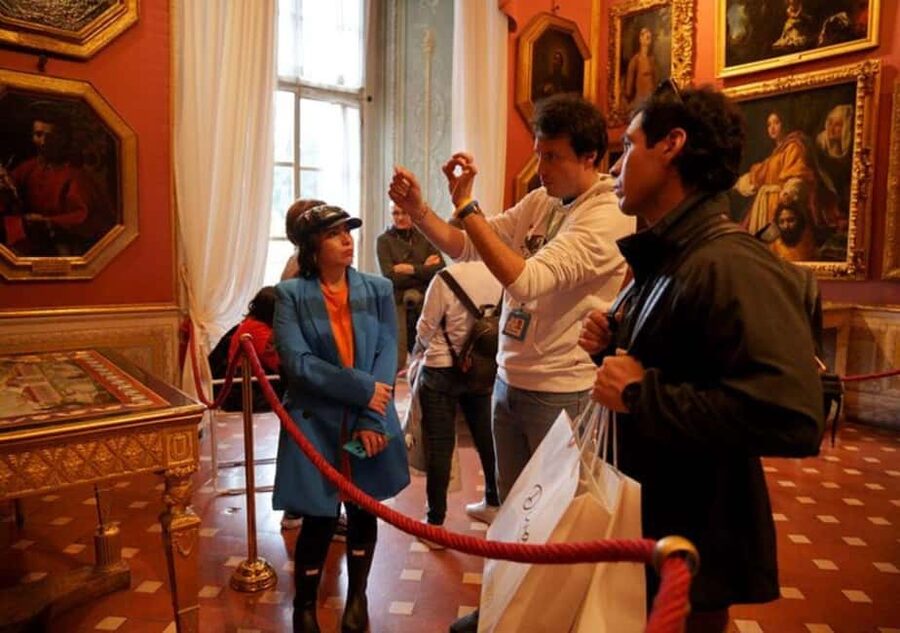 Palatina Gallery and Pitti Guided Tour in Florence - Entering Pitti Palace from Piazza de’ Pitti