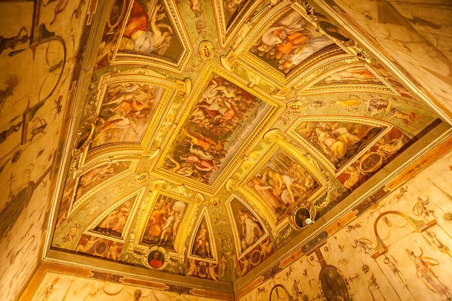 Palazzo Vecchio 90-Minute Morning Guided Tour - Finding the Medici apartments and private chambers