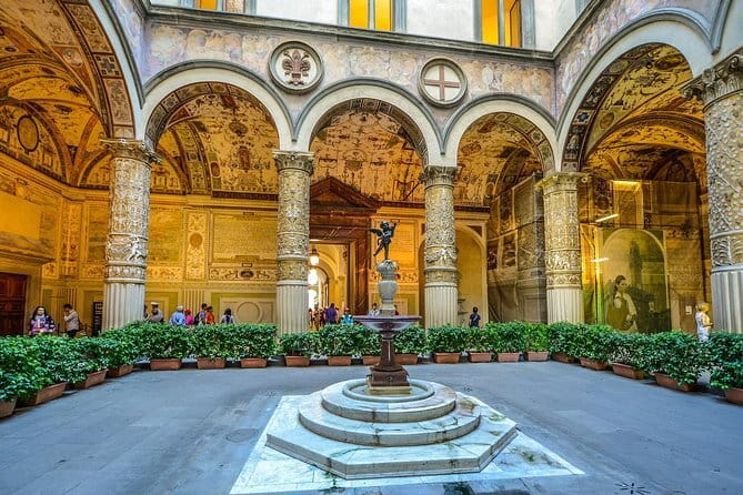 Palazzo Vecchio guided experience with entrance ticket - The art makes more sense with a guide