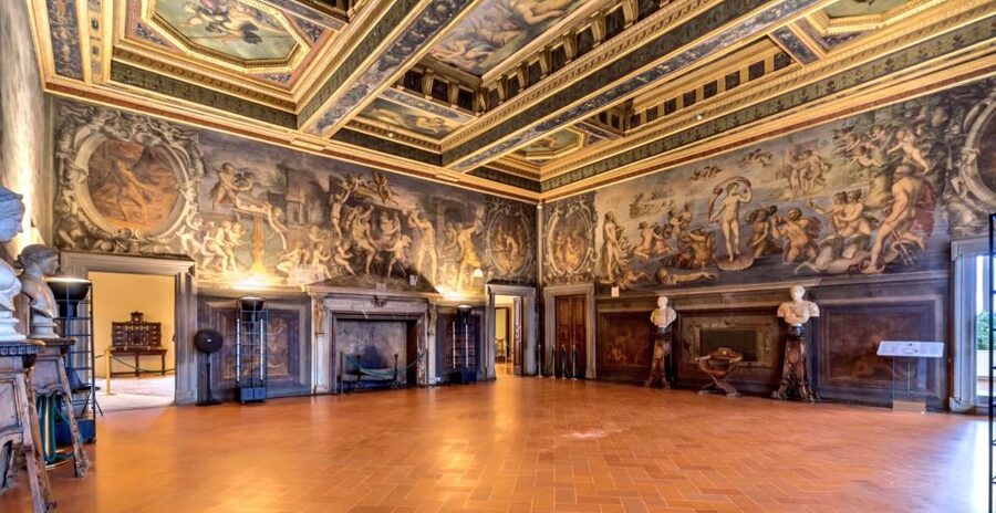 Palazzo Vecchio: Private Guided Museum Tour & Tower Tickets - The Hall of the Five Hundred and Renaissance power