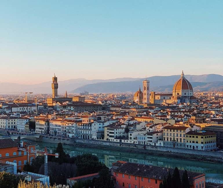 Panoramic walking tour in Florence with Vincenzo - Ponte Vecchio and its goldsmith workshops