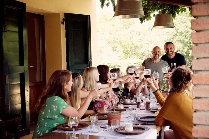 Pasta Cooking class in the countryside - Choosing between fettuccine and spaghetti alla chitarra