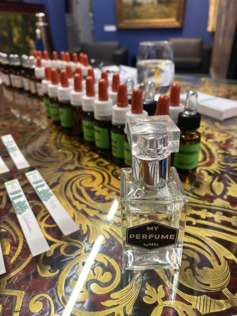 Perfume Creating Workshop in the city center - Bottling a 30ml Florence Memory