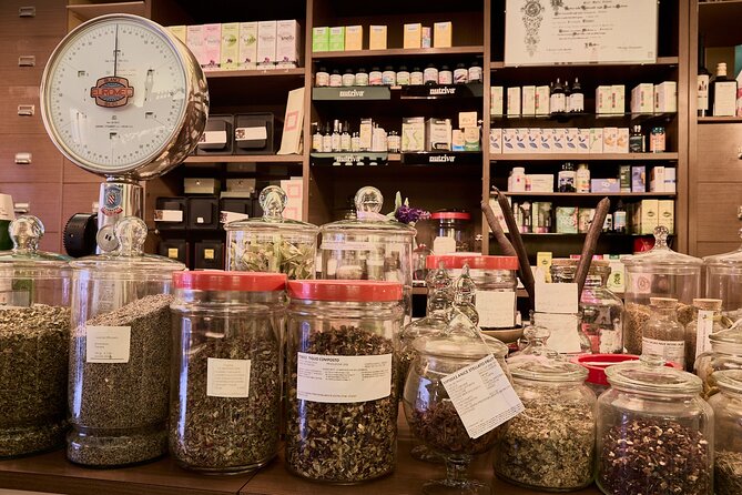 Perfume Making Workshop in the Heart of Florence - Silvia’s teaching style and individual attention