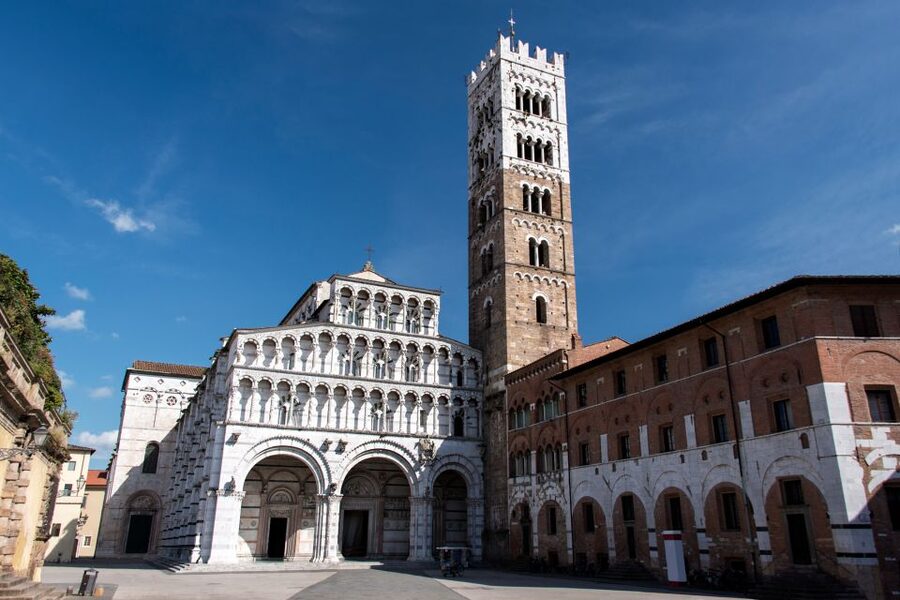 Pisa and Lucca: Private Full-Day Tour by Deluxe Van - What the Deluxe Van Adds to the Day