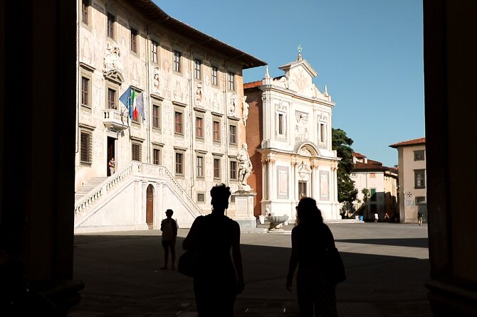 Pisa Guided Walking Tour in Miracoli Square - The Leaning Tower and its famous tilt