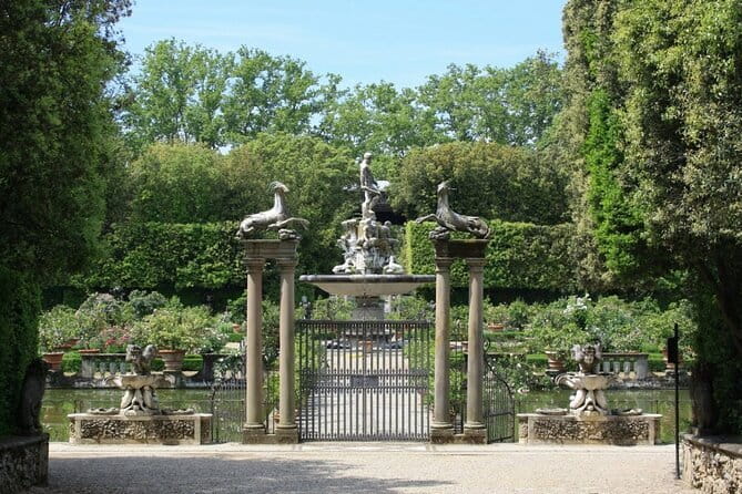 Pitti Palace & Boboli gardens tour with a Local Guide - Treasury of the Grand Dukes: Medici luxury in 20 minutes