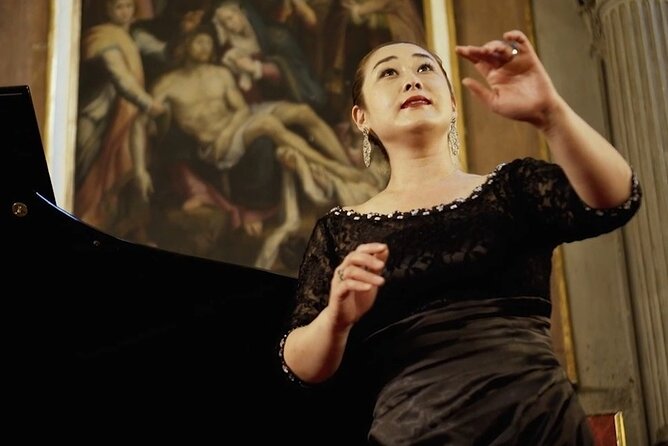 Pizza Dinner and Italian Opera Arias Concert in Florence - Why the church setting matters