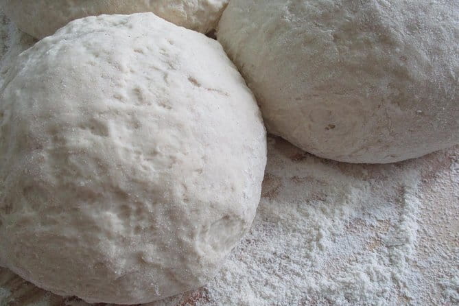 Pizza & Gelato: Family Cooking Class in Florence - Why the small group size changes the experience