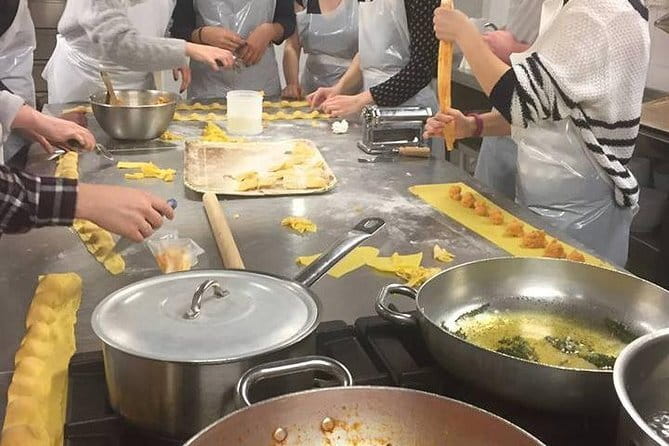 Pizza & Gelato: Family Cooking Class in Florence - Choosing between the 12:15 PM and 3:45 PM start