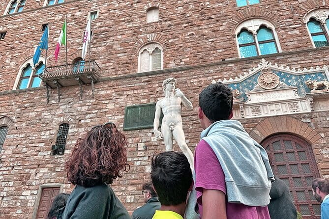 Priority Access to Michaelangelo's David Guided Tour - How the live guide and headsets shape the visit