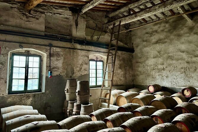 Private Chianti Safari: Off Road Tuscany Wine Tour with Lunch from Florence - Lunch at Rignana with wine and olive oil
