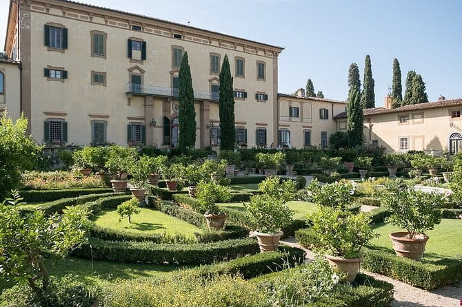 Private Chianti Safari: Off Road Tuscany Wine Tour with Lunch from Florence - The private format and guide quality