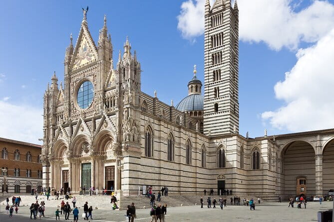 Private day trip to Siena, San Gimignano, Chianti and Pisa, from Florence - Siena and the drama of Piazza del Campo