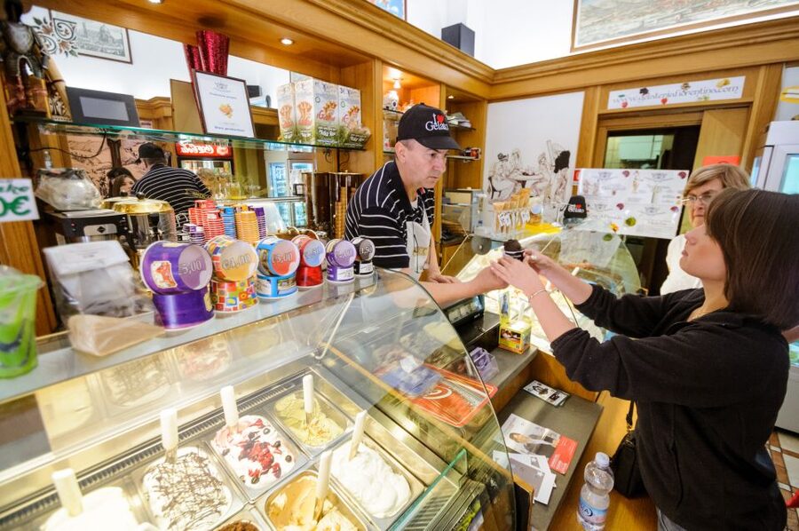Private Flavors of Florence Walking Tour(Food&Wine Included) - The 1885 delicatessen and truffle panino