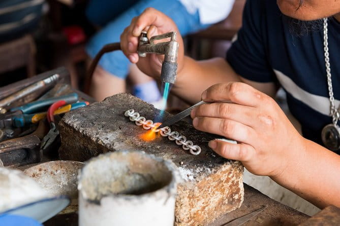 Private Florence Oltrarno Art and Crafts Walking Tour - What the artisan visits are really like