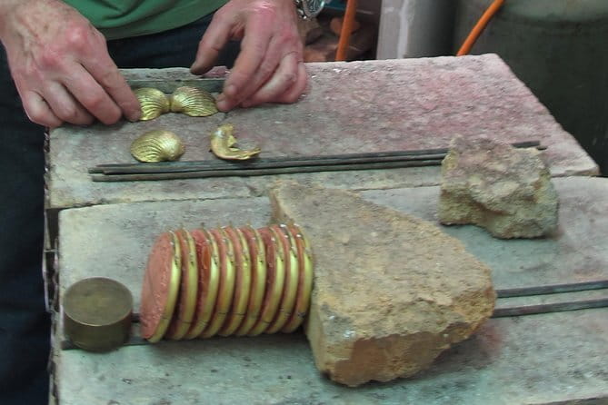 Private Florence Oltrarno Art and Crafts Walking Tour - The final sculpture atelier, with a useful backup plan