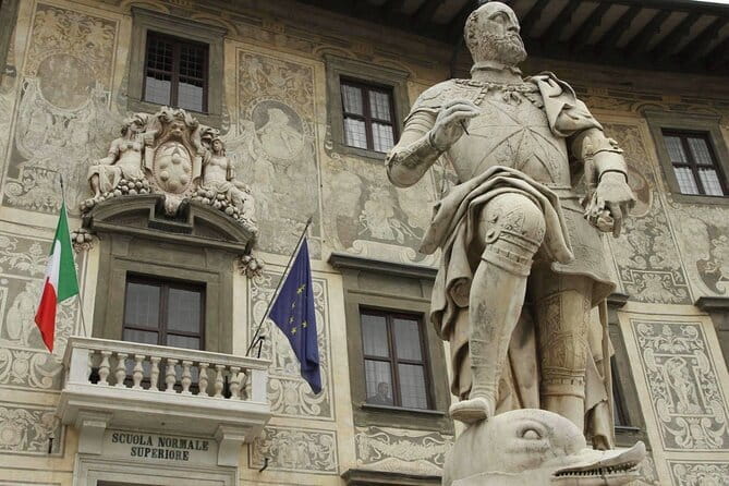 PRIVATE Full-Day Pisa and Lucca GUIDED Tour from Florence - Should you climb the Leaning Tower?