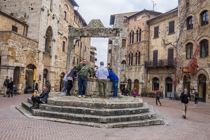 PRIVATE Full-Day Tour of San Gimignano and Volterra - Volterra’s Etruscan and Roman layers