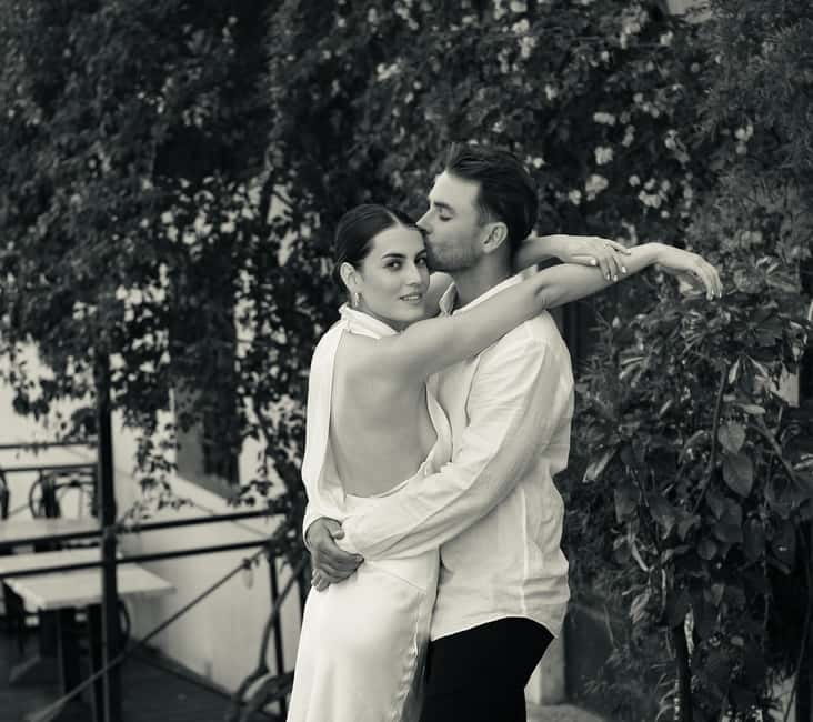 Private photoshoot in Florence by professional photographer - Ponte Vecchio and the Arno setting