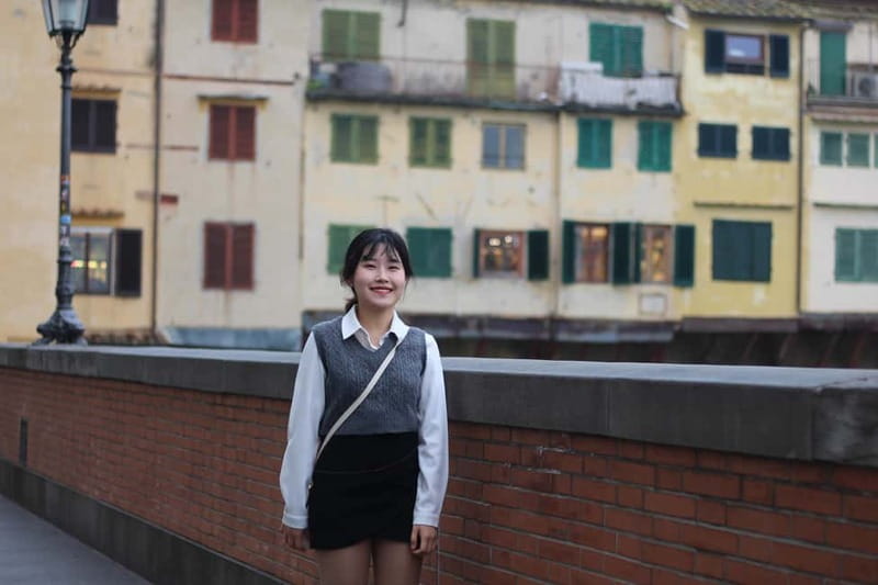 Private photoshoot in Florence by professional photographer - Posing help for people who feel awkward in front of a camera