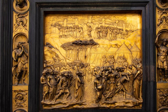Private Skip-the-Line Florence Highlights and David Walking Tour - Renaissance palaces, fashion streets, and city details
