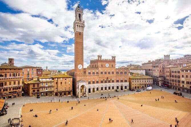 Private tour Siena, San Gimignano and Monteriggioni, lunch in the cellar - San Gimignano and its medieval towers