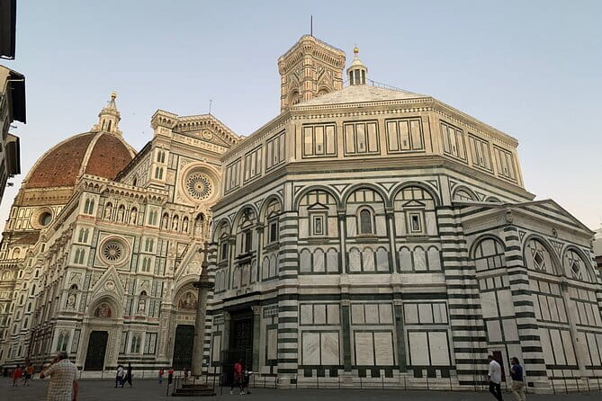Private Tour: Walking Tour plus The Uffizi guided Tour - A private pace, not a private museum