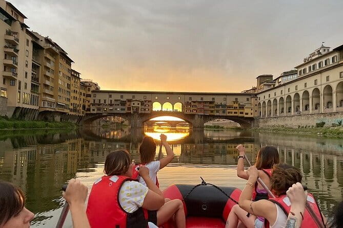 Rafting on the Arno River in Florence under the Arches of Pontevecchio - Meeting the raft at Piazza Giuseppe Poggi