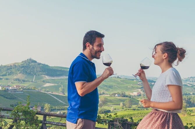 San Gimignano, Siena, Monteriggioni, Chianti Day Trip with Lunch & Wine Tasting - The coach, group size, and guide service