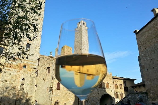 San Gimignano, Siena, Monteriggioni: Fully Escorted Tour, Lunch & Wine Tasting - Group size, language, and the human side of the tour